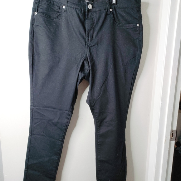 Black Jeans Bling Button - Picture 4 of 4